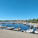 Lägenhet Geraeumige By Interhome *