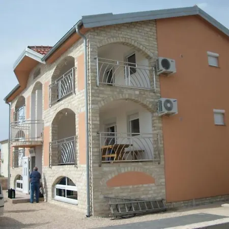 Geraeumige By Interhome Apartment Vir